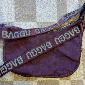 BAGGU MEDIUM GRAPE CRESCENT